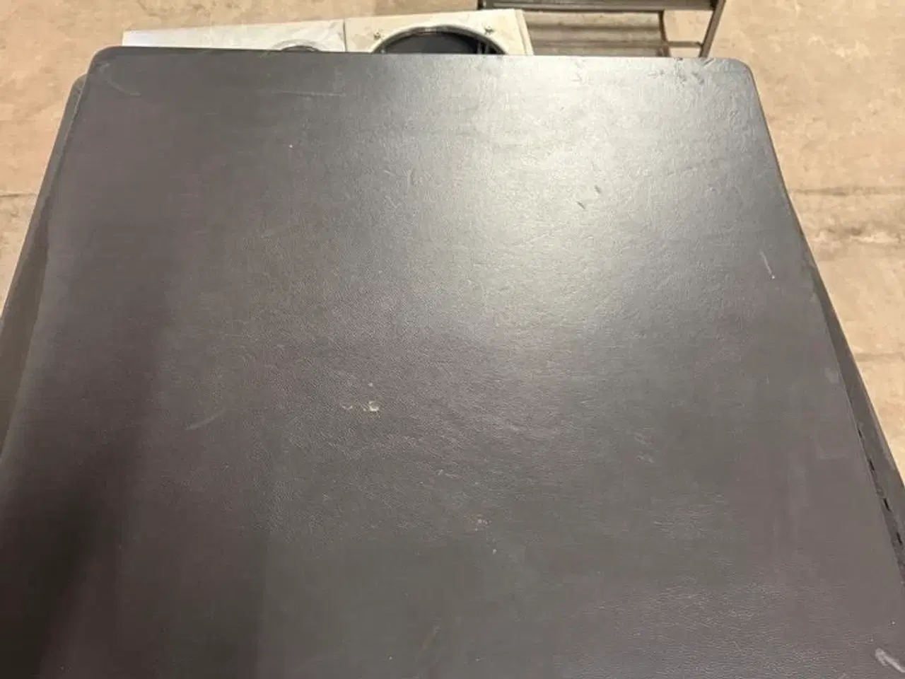 Billede 6 - 12 stk. Kunstlæder bordplader 80*80 (MOMSFRI)