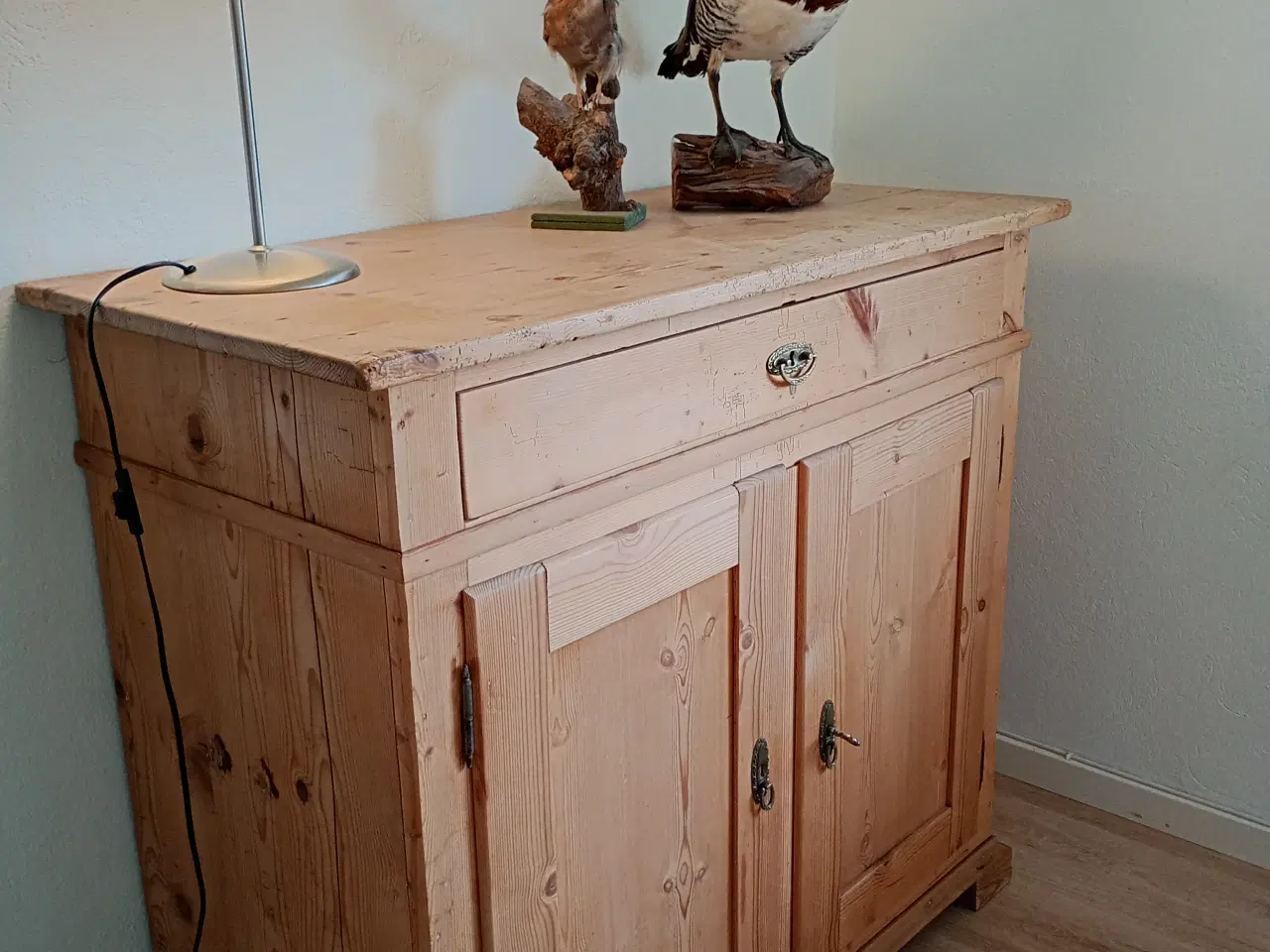 Billede 2 - Afsyrret kommode