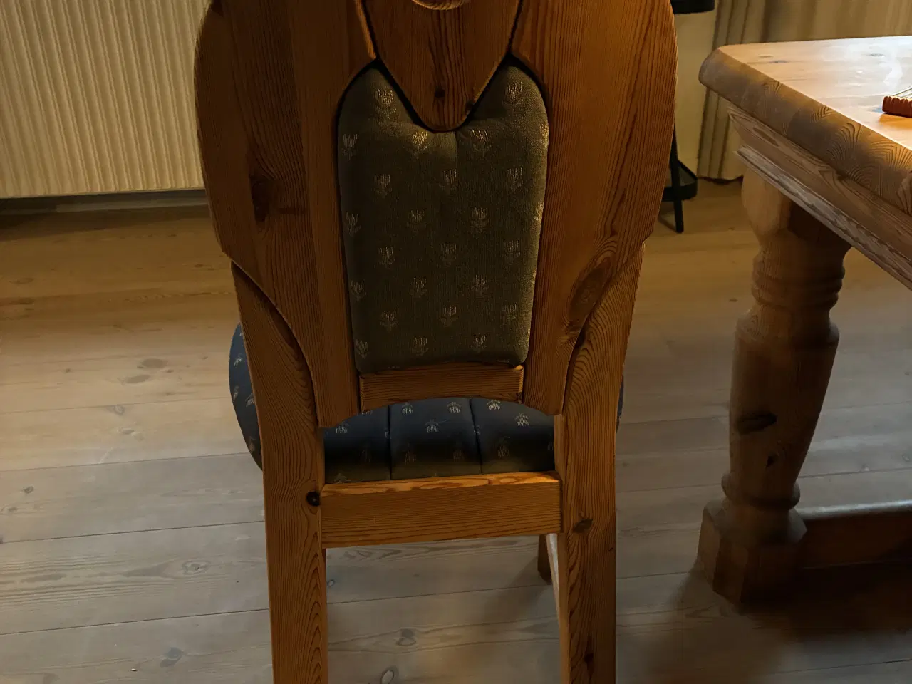 Billede 9 - Velholdt solidt spisebord