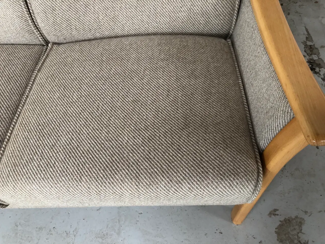 Billede 3 - Sofa uld med bøg klarlakeret
