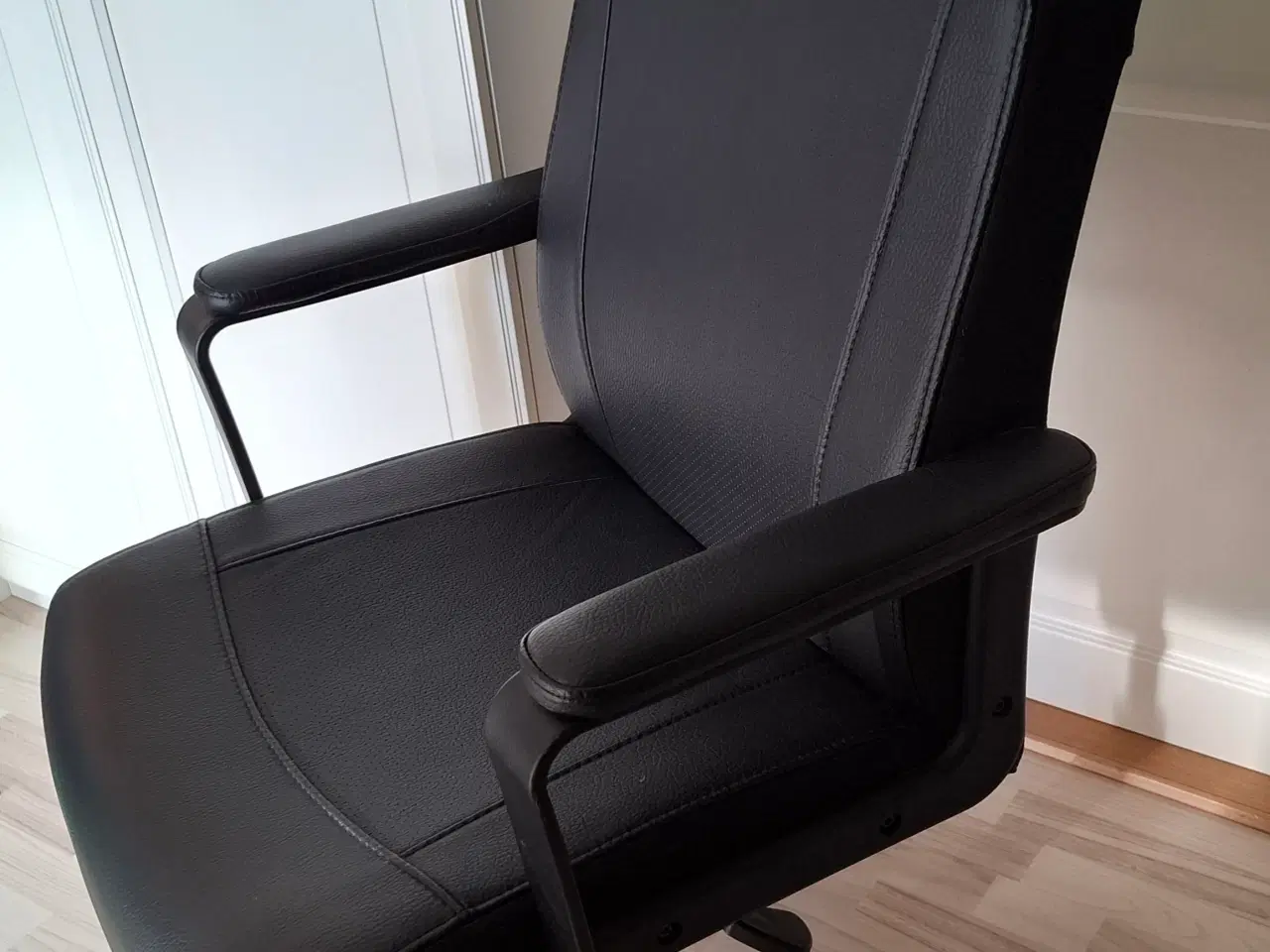 Billede 1 - Som ny. MILLBERGET Skrivebordsstol, Murum sort