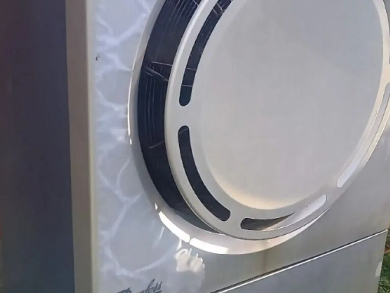 Billede 3 - Danfoss Varmepumpe m.vandbeholder.