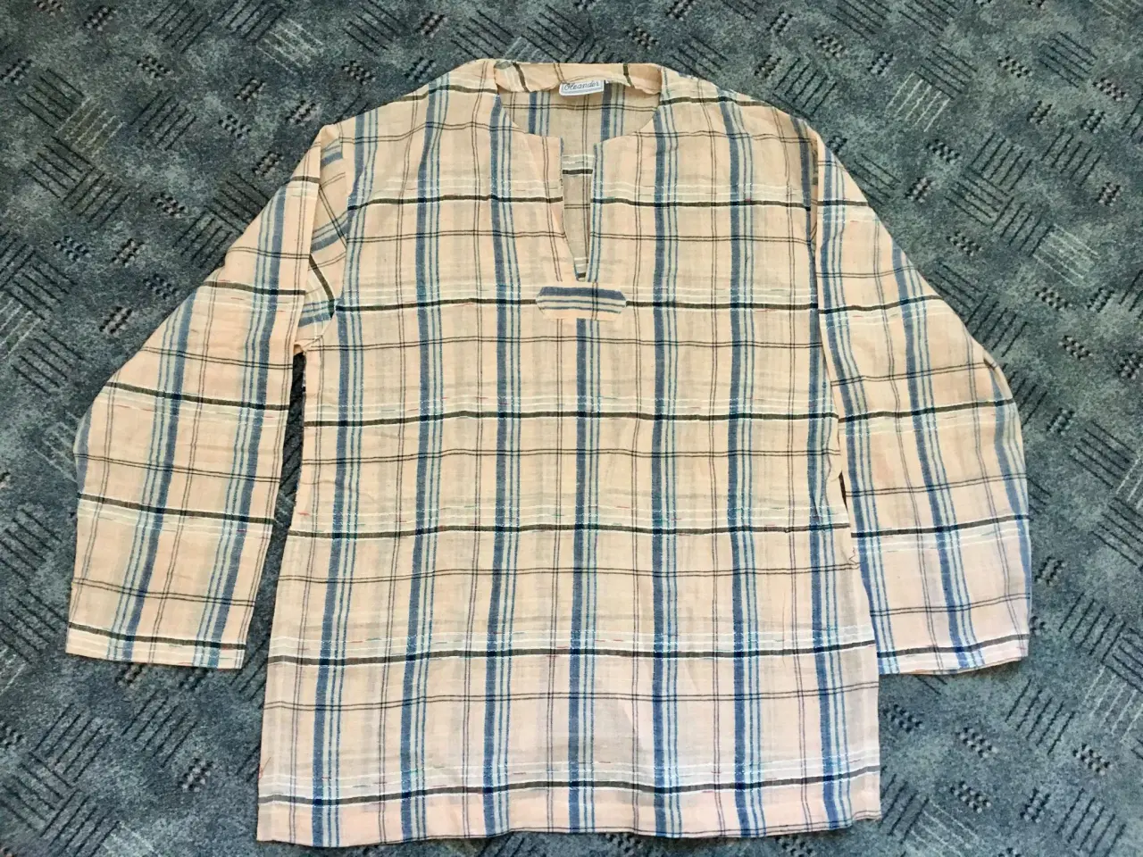 Billede 1 - Fin ternet bluse til salg