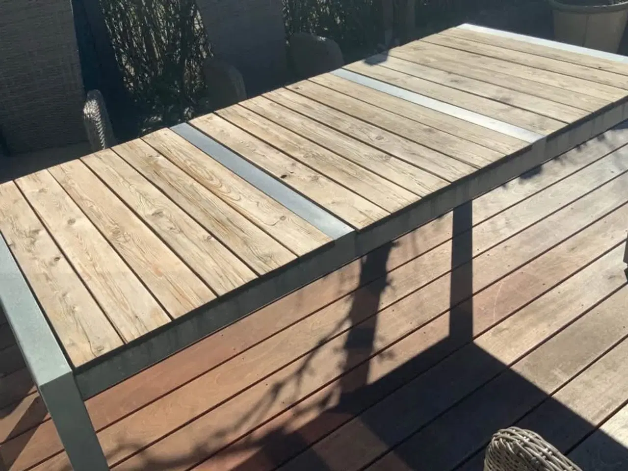 Billede 1 - Havebord med træ plader 