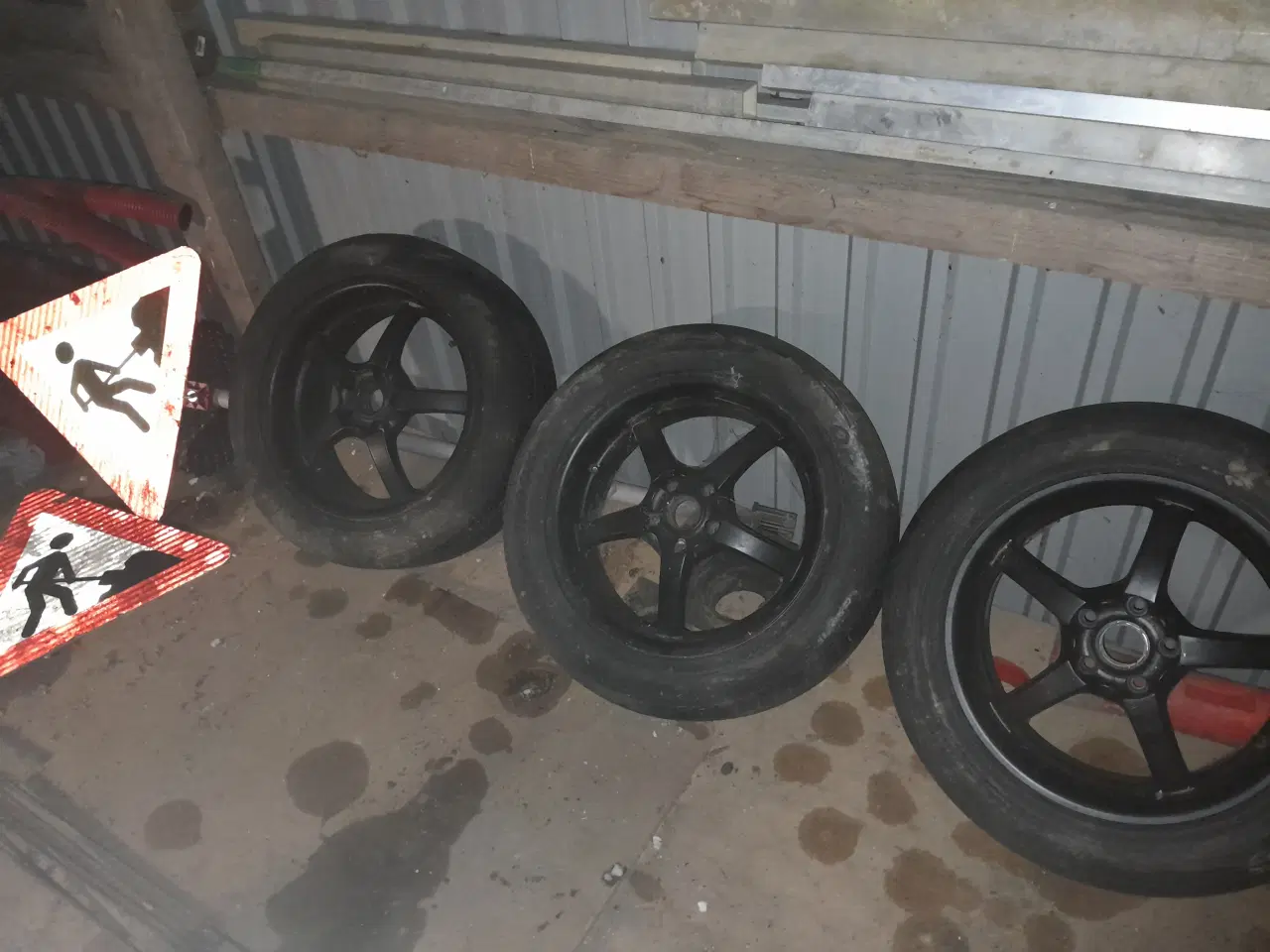 Billede 2 - Vi sælger overflødige dæk til en wv caddy