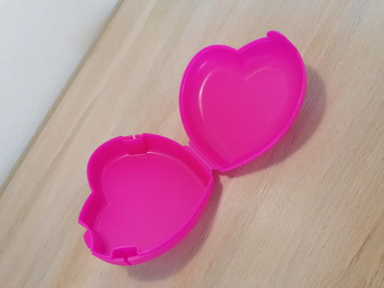 Billede 2 - Tupperware hjerte box