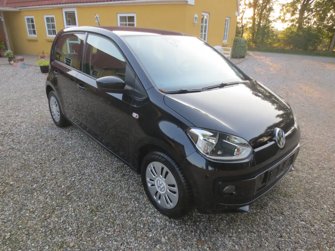 Billede 1 - VW Up ! 1.0 i 5 D. År 2015. Km 116..