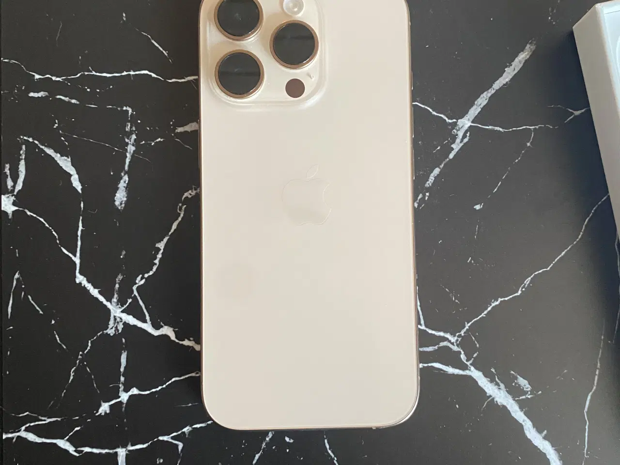 Billede 3 - 1 år gammel iPhone 16 pro sælges til en god pris