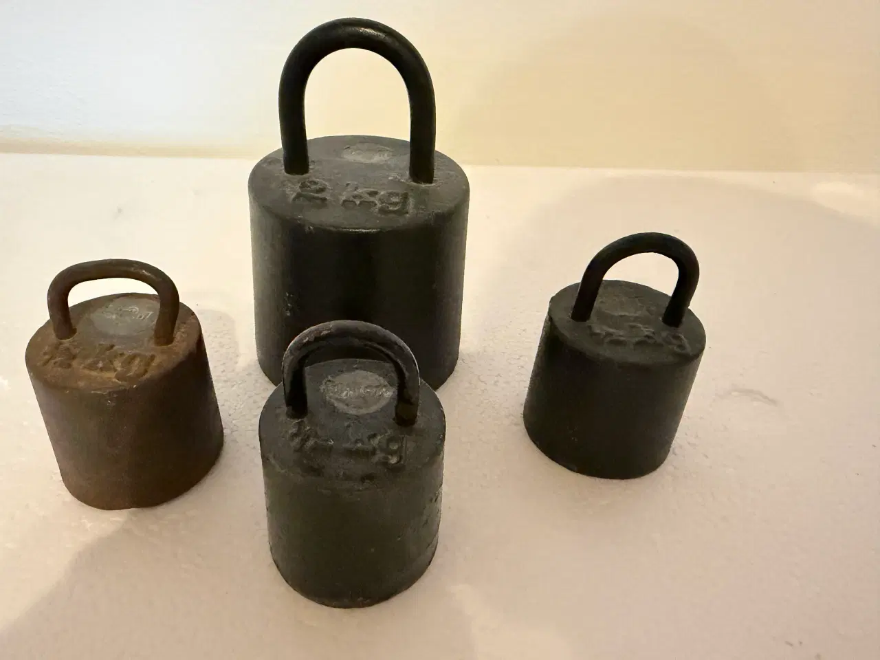 Billede 3 - Gl. købmandsvægt med tilhørende lodder