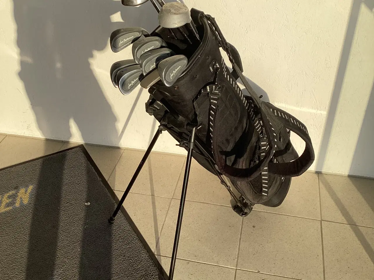 Billede 1 - Golfsæt Bærebag m/dobb,sele køller/ jern