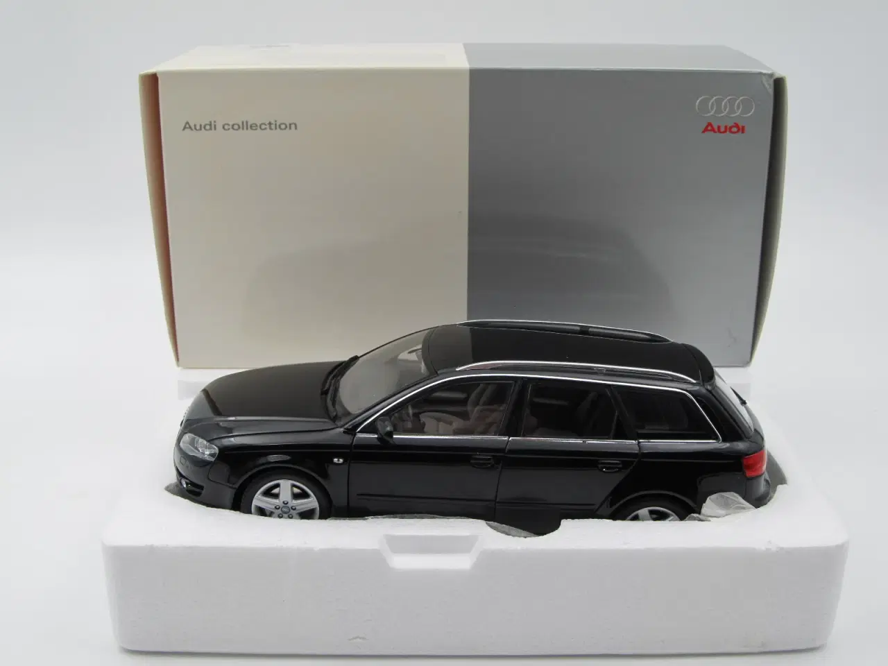 Billede 2 - 2005 Audi A4 Avant 3,2 FSI Quattro Minichamps 1:18