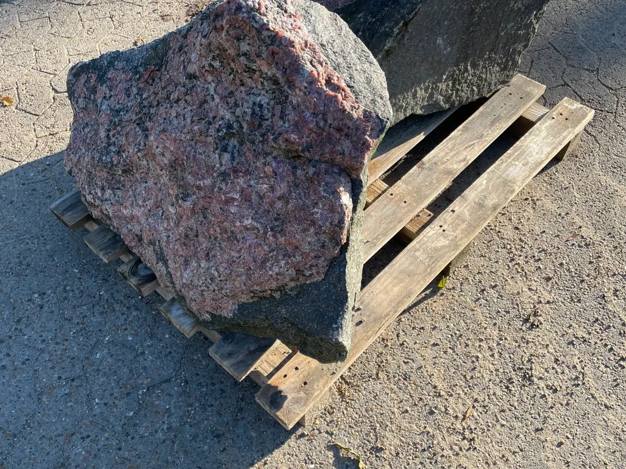 Billede 3 - Rød/sorte granit sten