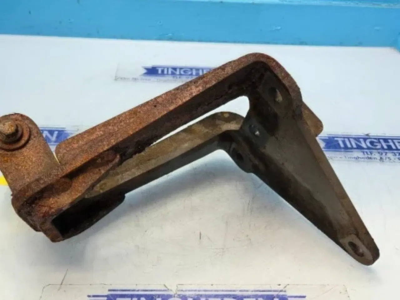 Billede 2 - Valtra  S394   Beslag   4382498M1  