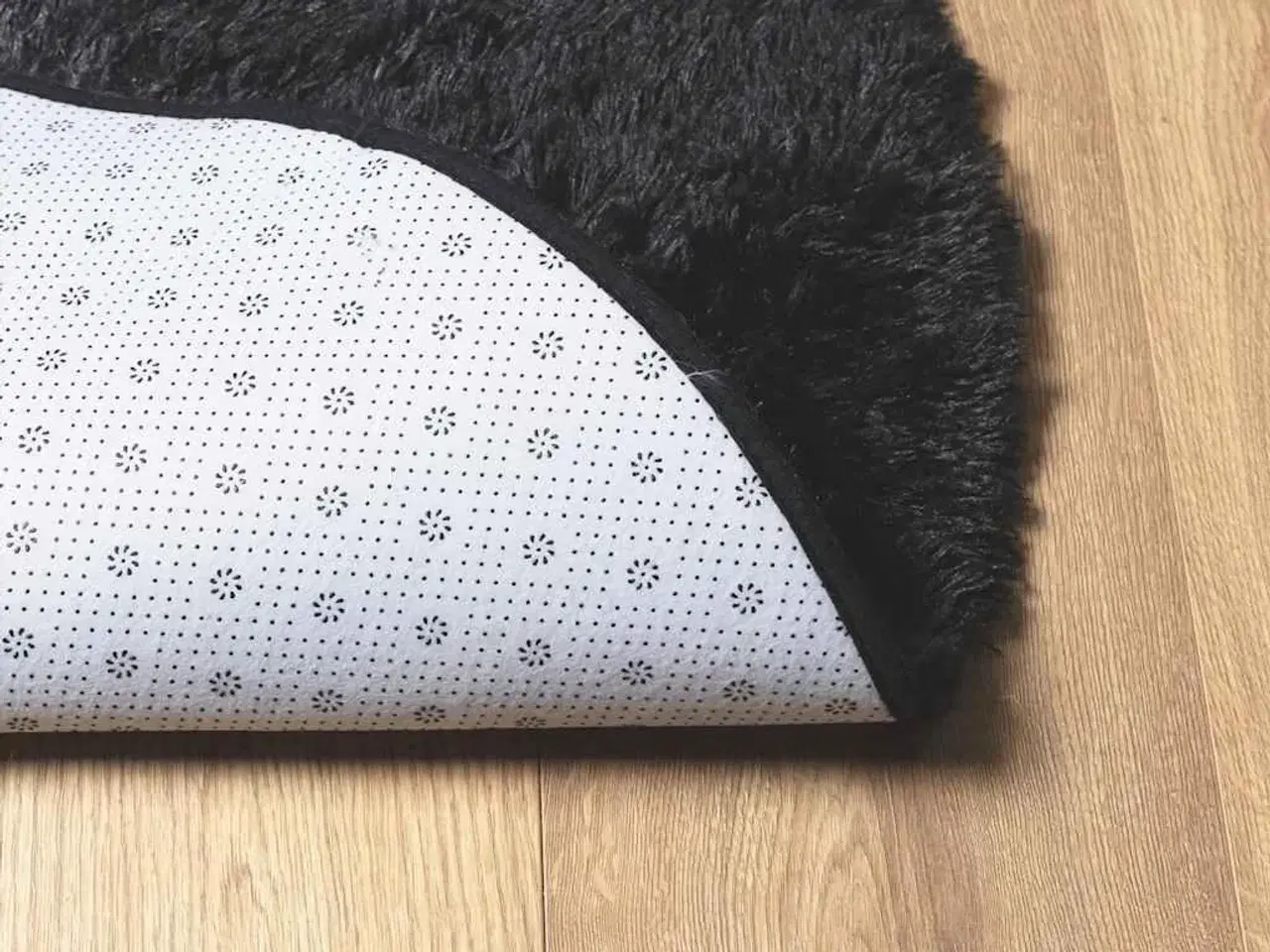 Billede 6 - Shaggy gulvtæppe NAVARRA 100x100 cm høje luv polyester sort