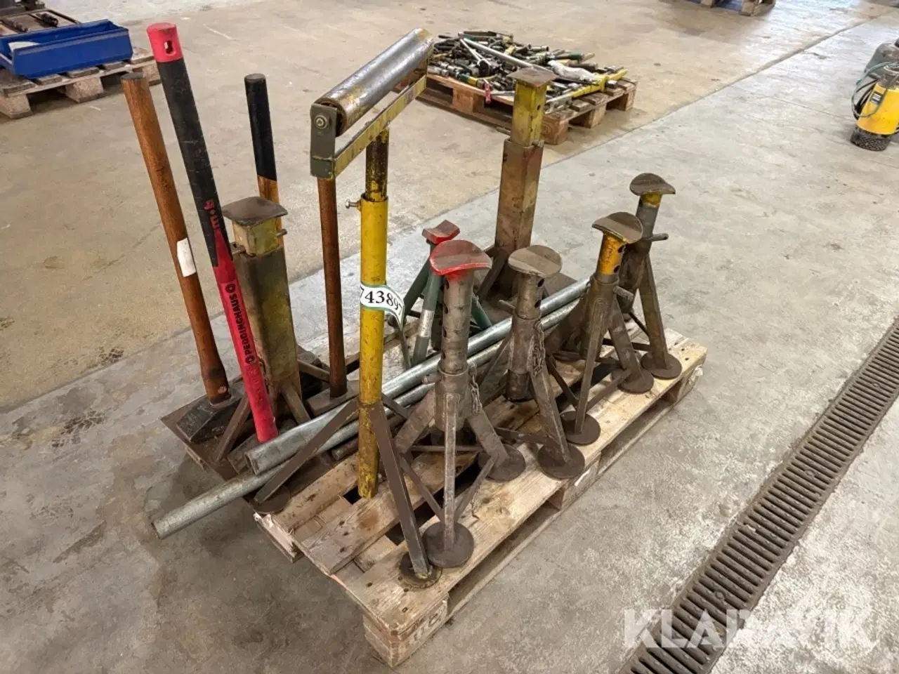 Billede 1 - Støttebukke og hammere