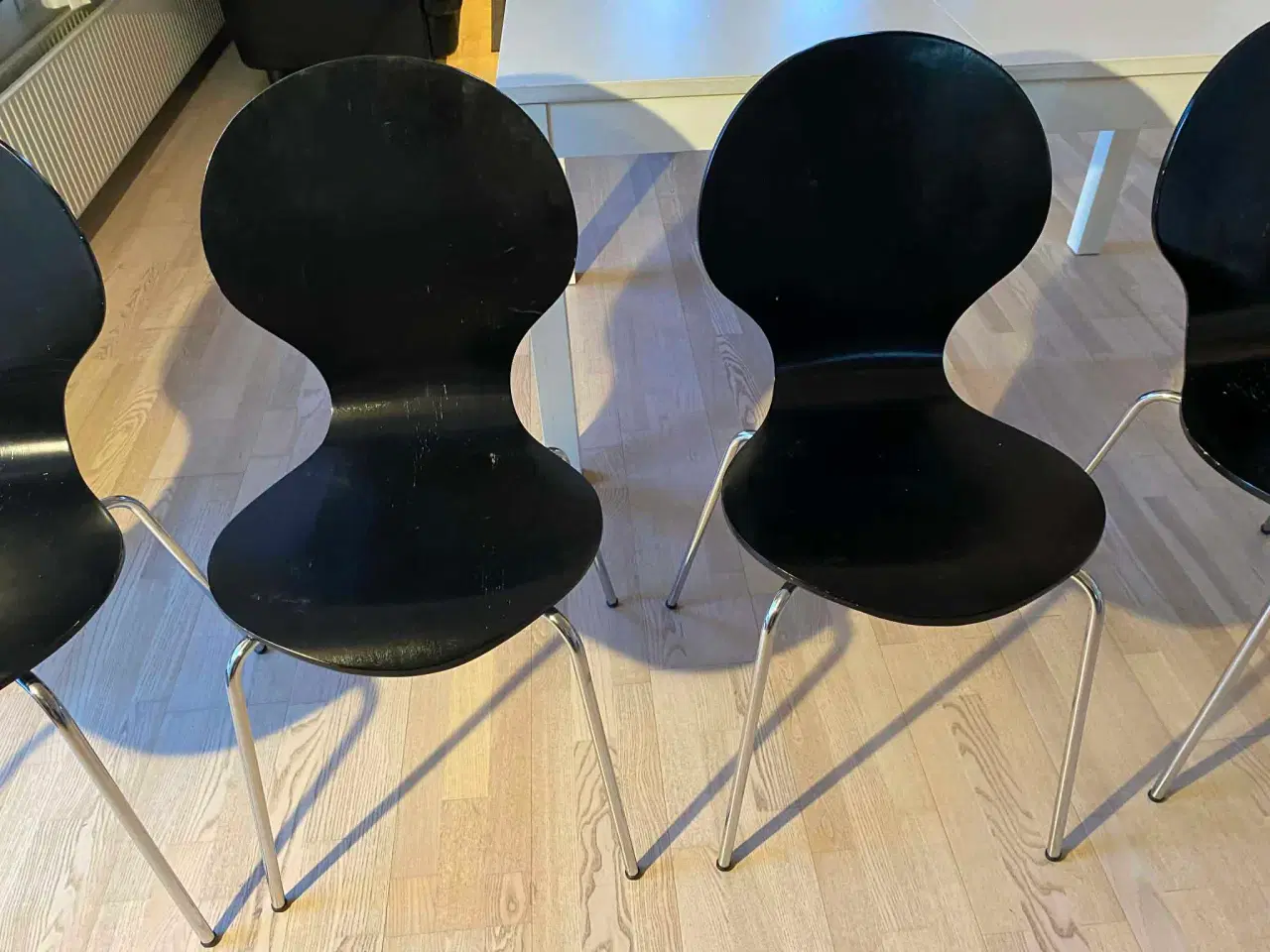 Billede 6 - Spisebord med tillægsplader og 5 kantinestole