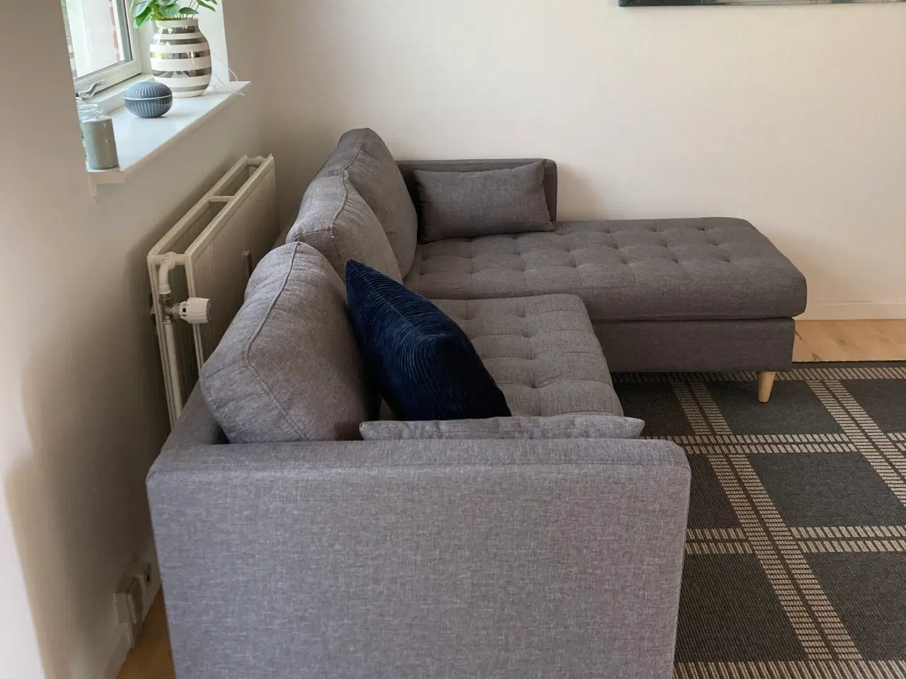Billede 3 - Sofa med chaiselong grå
