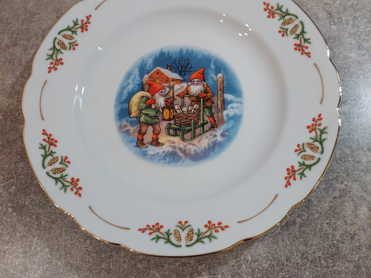 Billede 1 - Christineholm juletallerkner og lysestager 