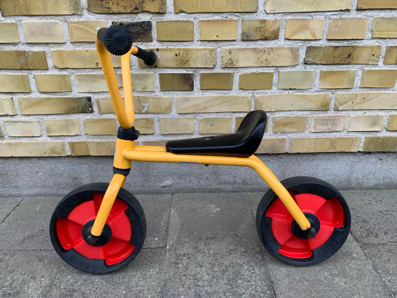 Billede 1 - Løbecykel