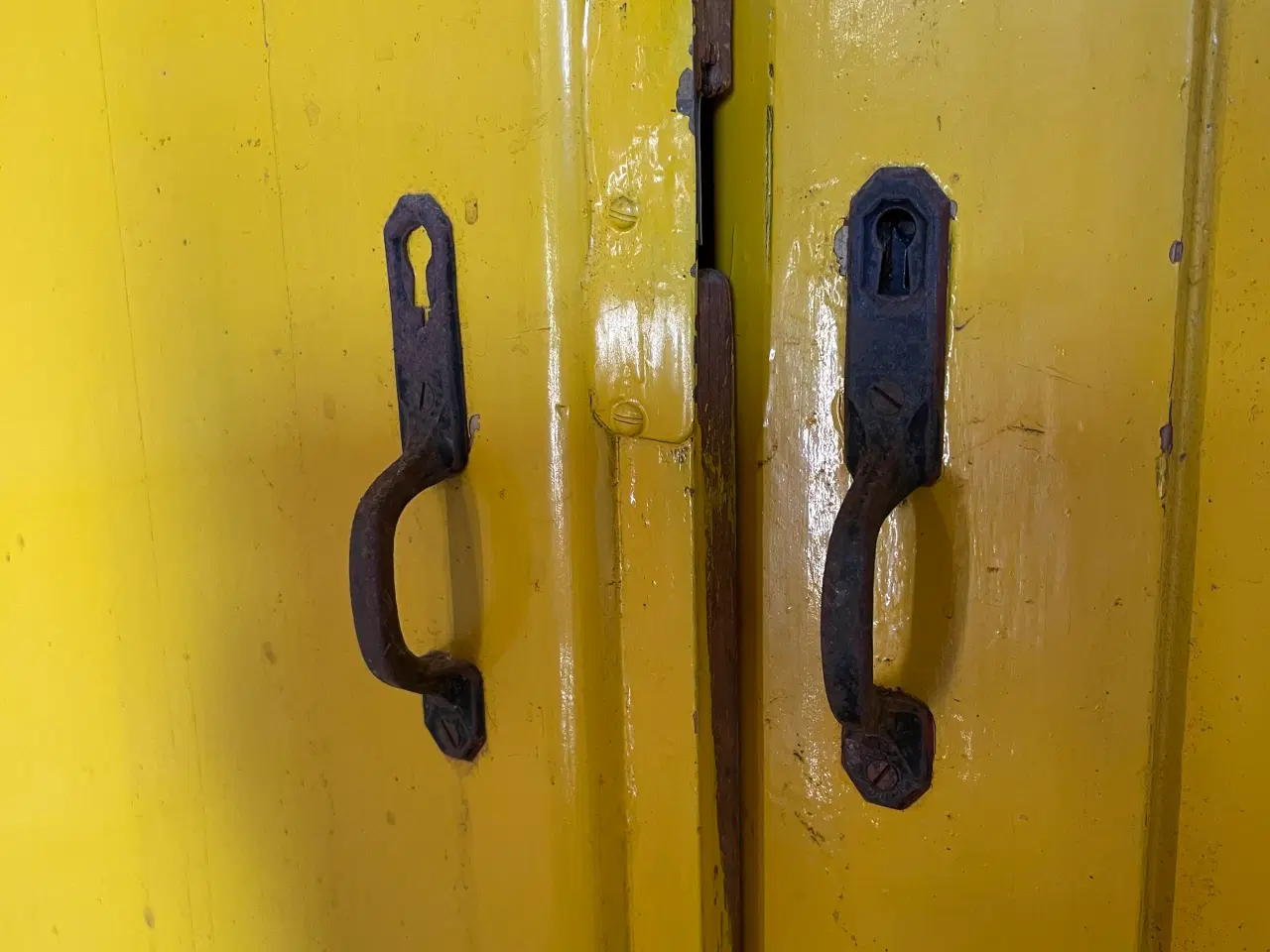 Billede 5 - Smukt gammelt karlekammerskab