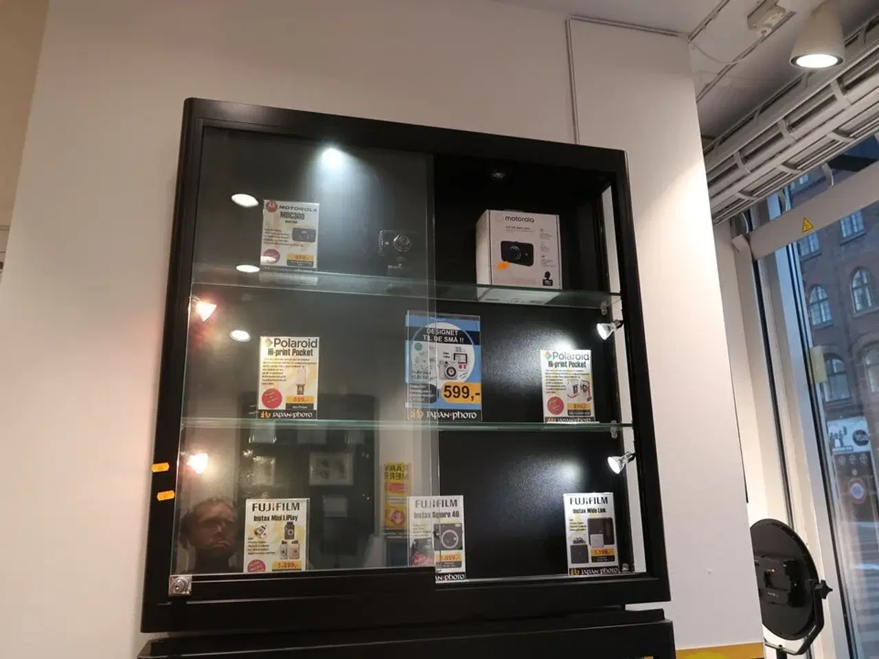 Billede 2 - Butiksinventar uden indhold