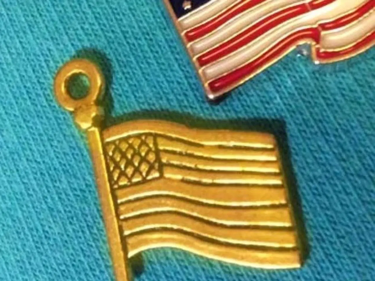 Billede 2 - Gyldne charms med flag: Stars'n'Stripes