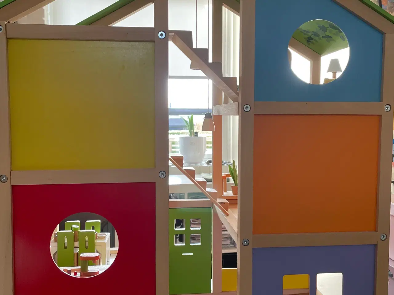 Billede 2 - Dukkehus fra Hape 