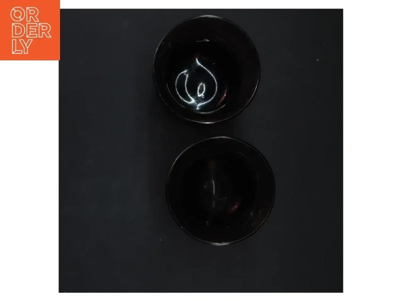 Billede 2 - To mørke glasvaser (str. 14x9,5 cm)