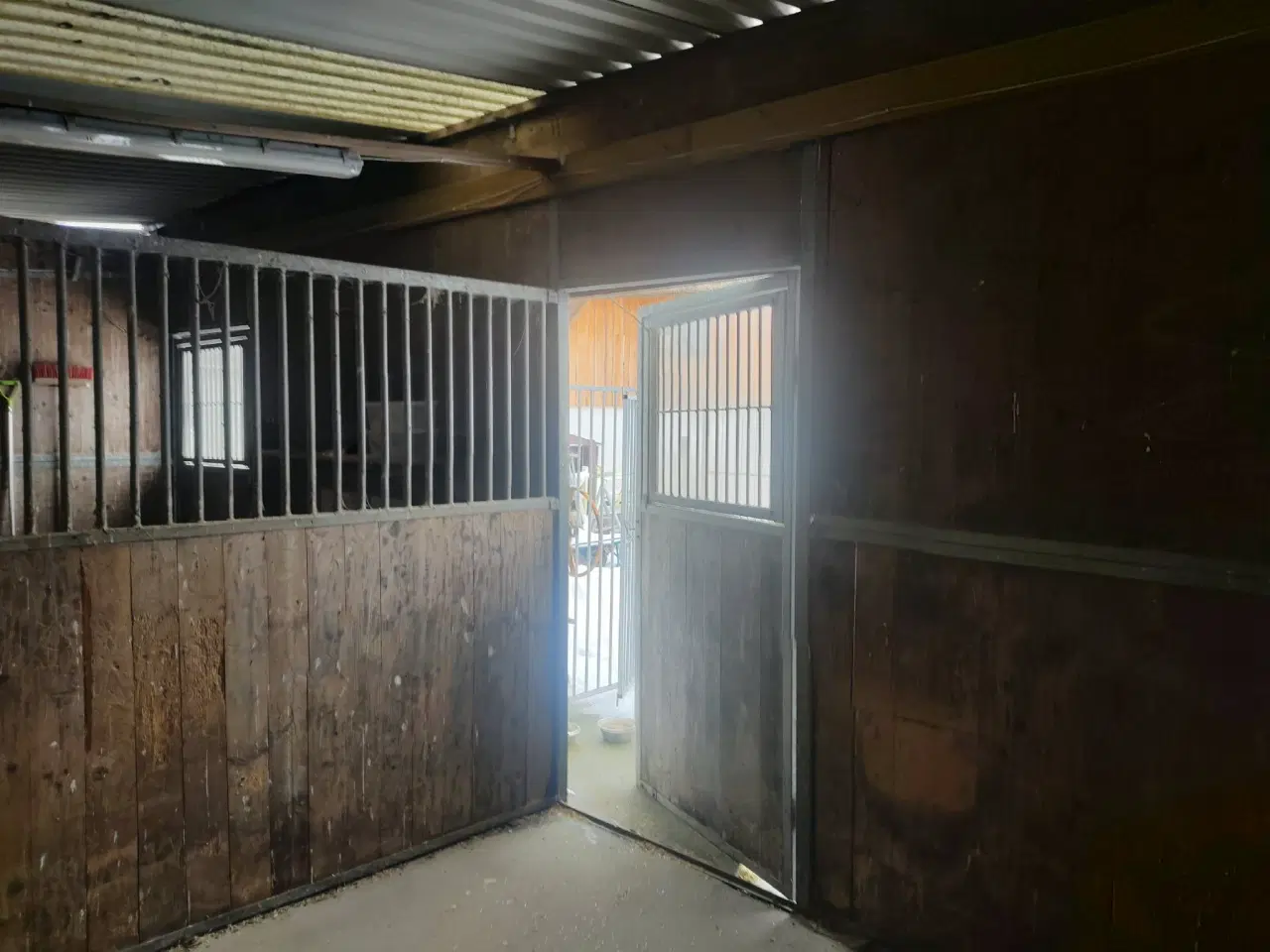 Billede 9 - Udestald til nedtagning ( seriøse bud modtages)