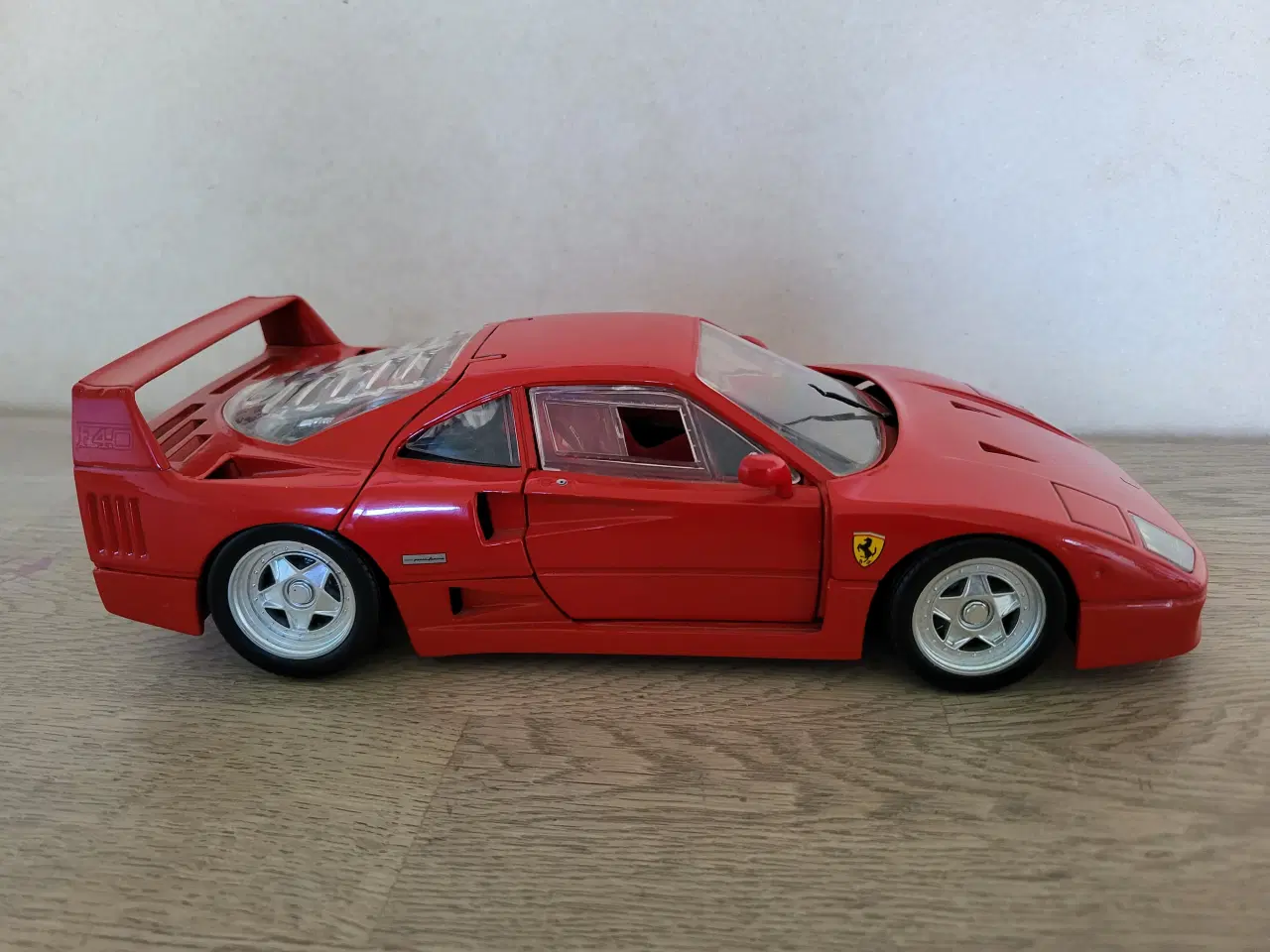 Billede 2 - Modelbil Ferrari F40 1990 skala 1/18