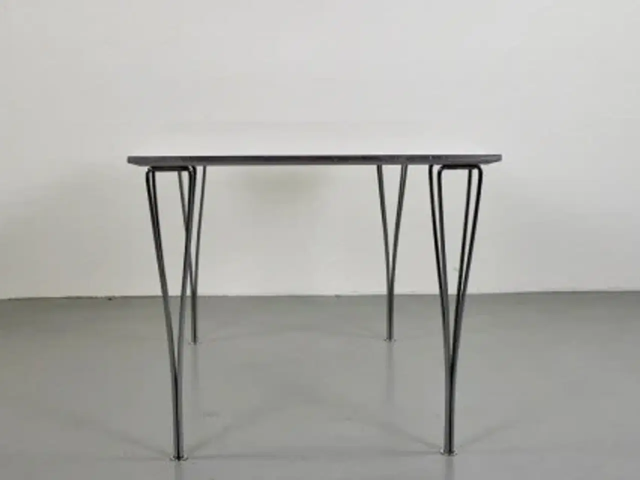 Billede 3 - Fritz hansen / piet hein bord med hvid laminat plade og stålkant