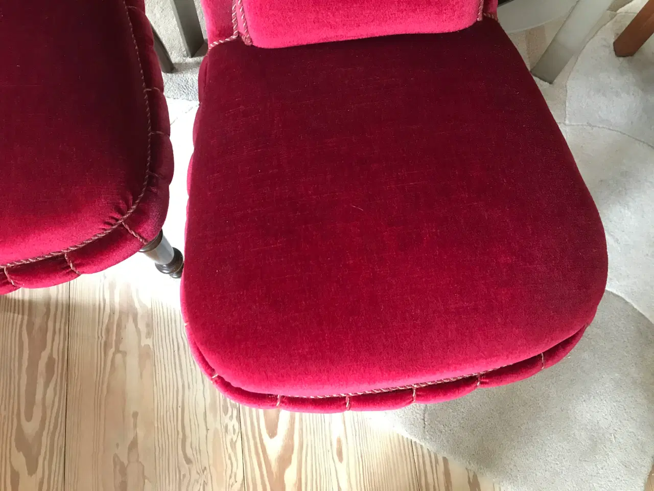 Billede 1 - 2 fine antikke Salon stole med vinrødt velour stof