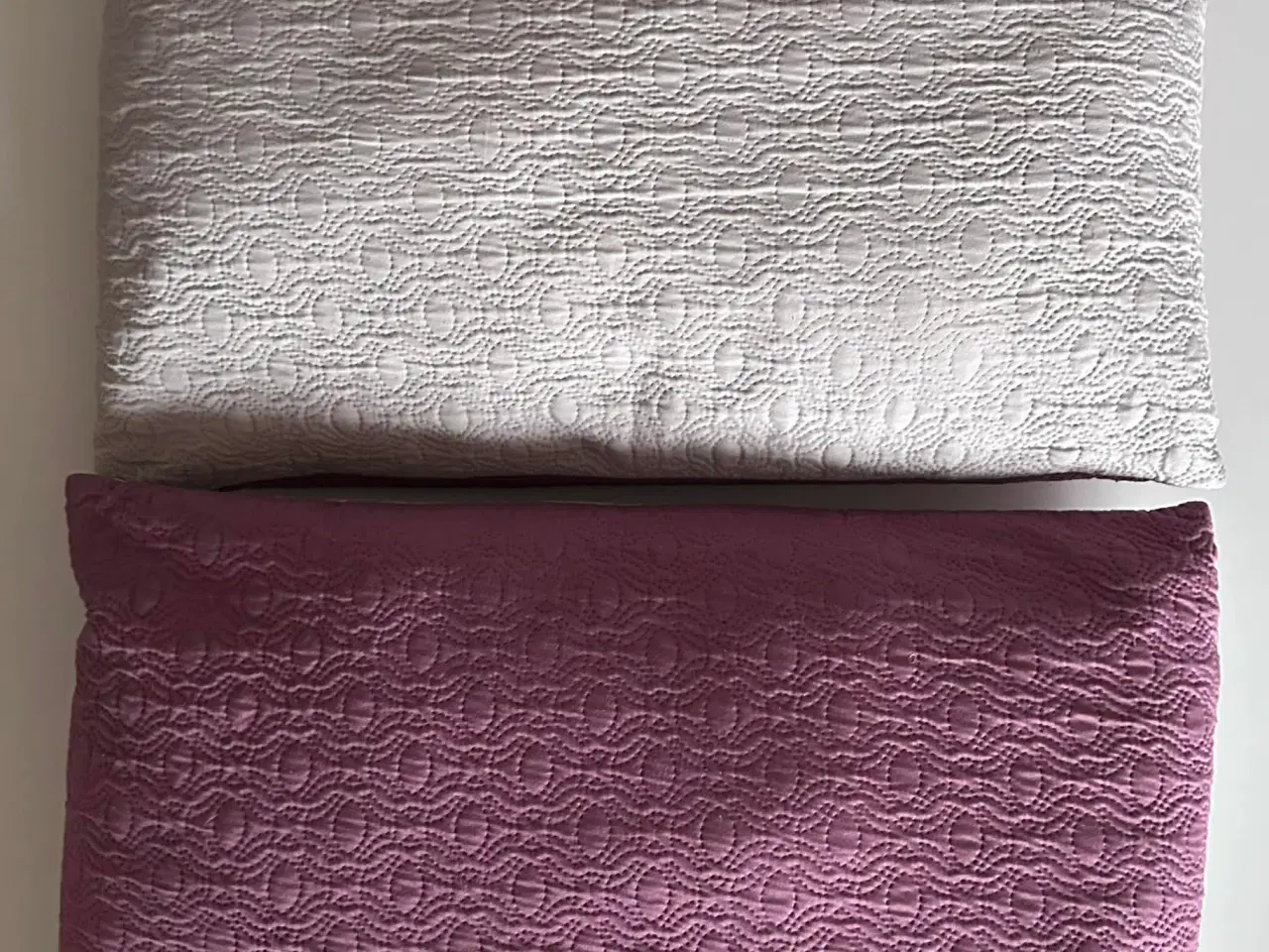 Billede 2 - Quiltet 2-farvet gavlpude, 2 stk.