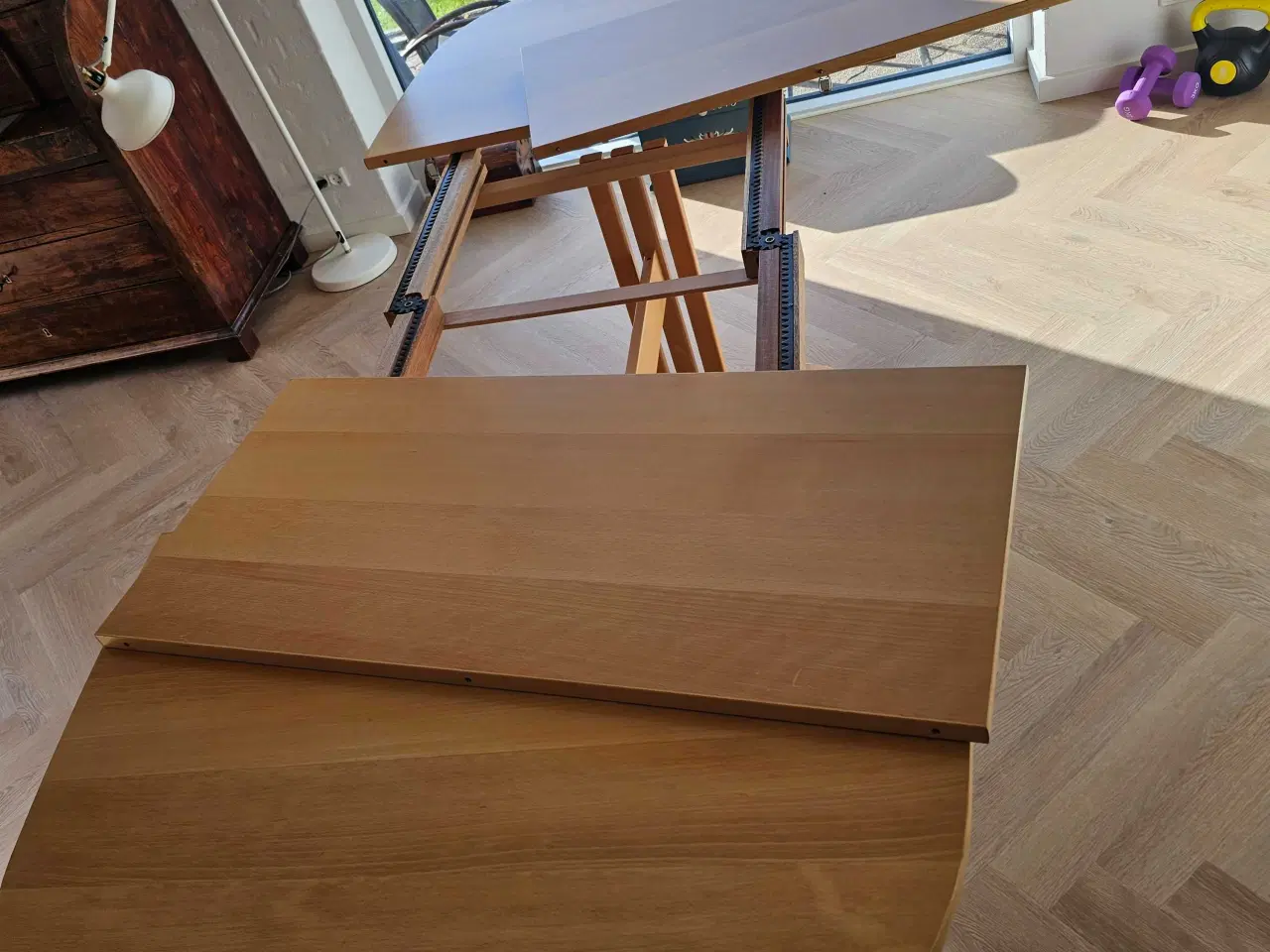 Billede 3 - Spisebord med 2 ekstra plader 