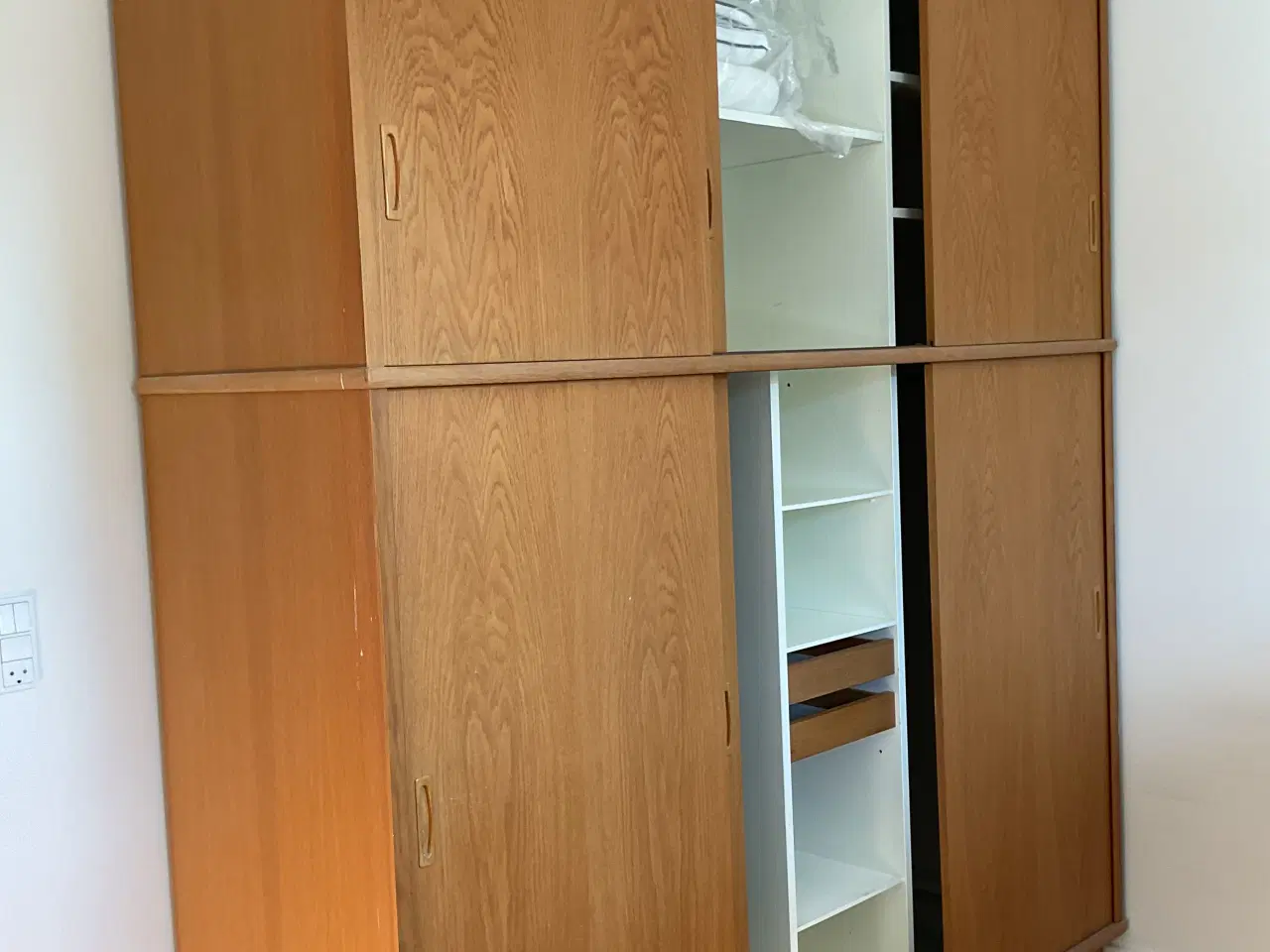 Billede 1 - Garderobe skab teak