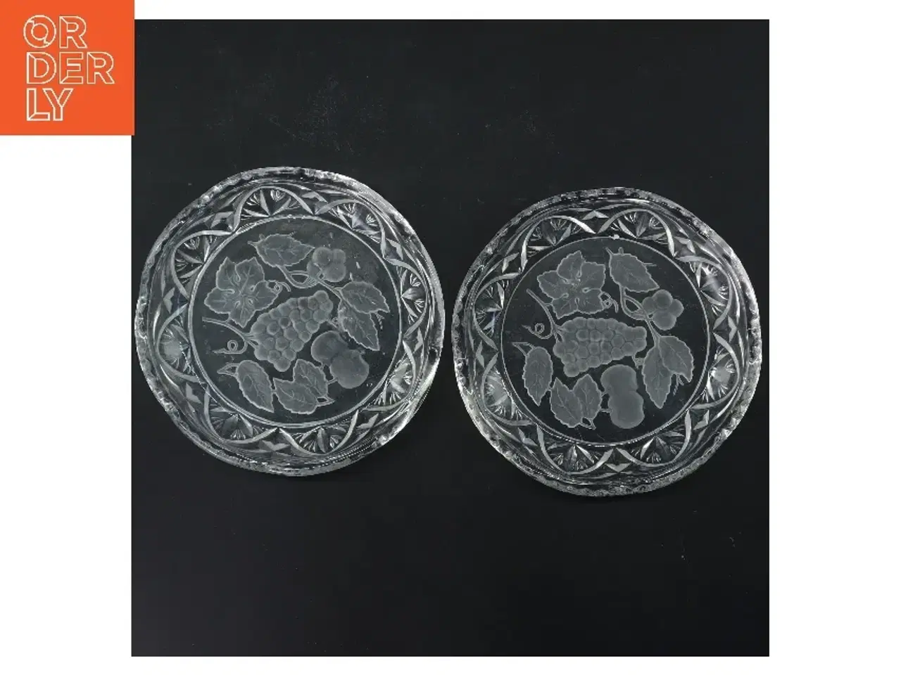 Billede 1 - Krystal fade med frugt design (str. 2 stk Ø 15 cm)