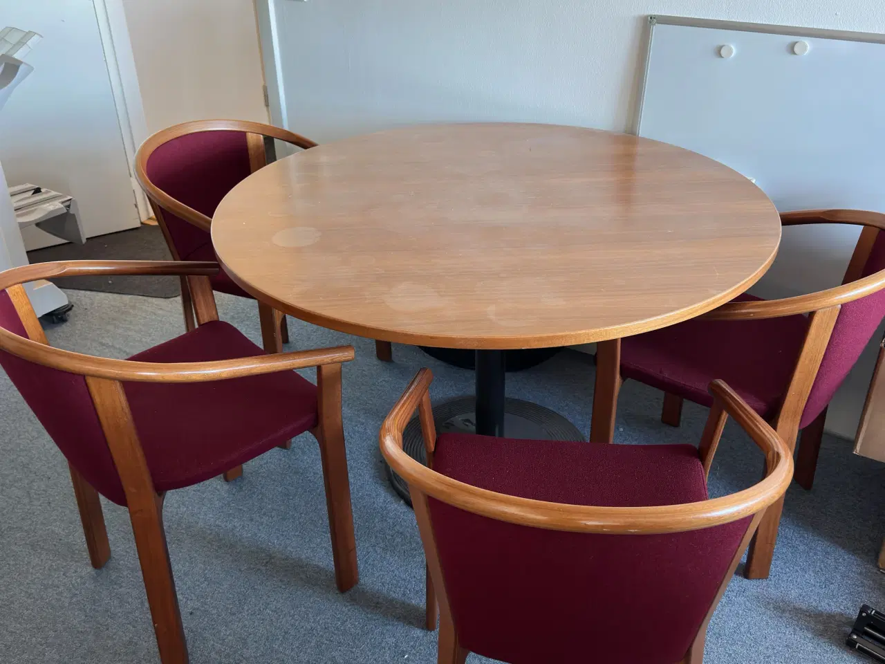 Billede 2 - Rundt bord med 4 stole sælges samlet