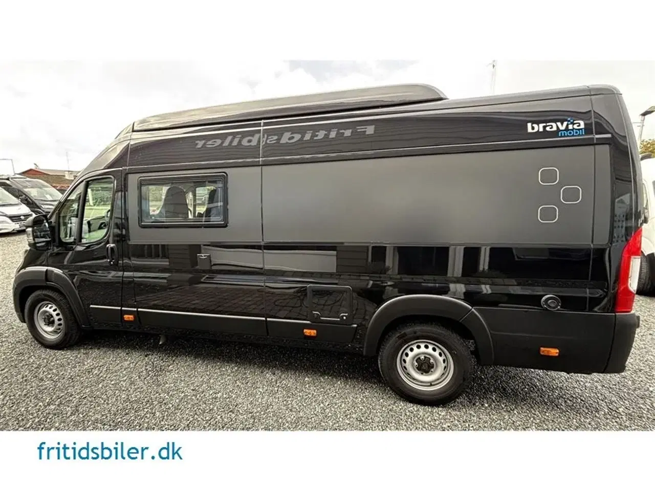 Billede 4 - 2025 - Bravia 636 180 Hk   Bravia 636 Med hævetag campervanen med masser af plads til 4 personer