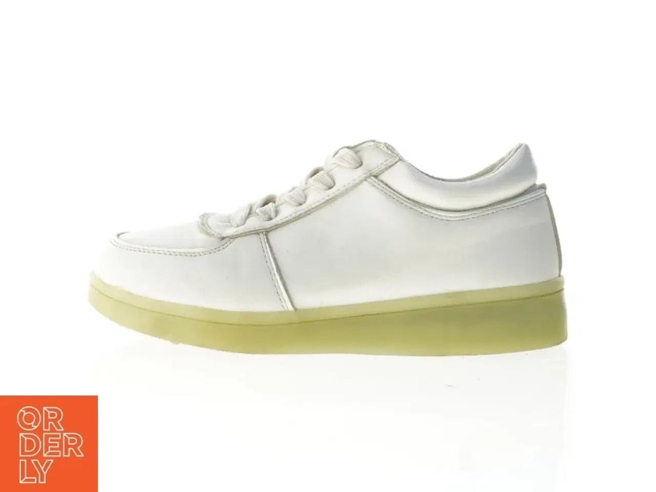 Billede 4 - Hvide sneakers (str. 3)