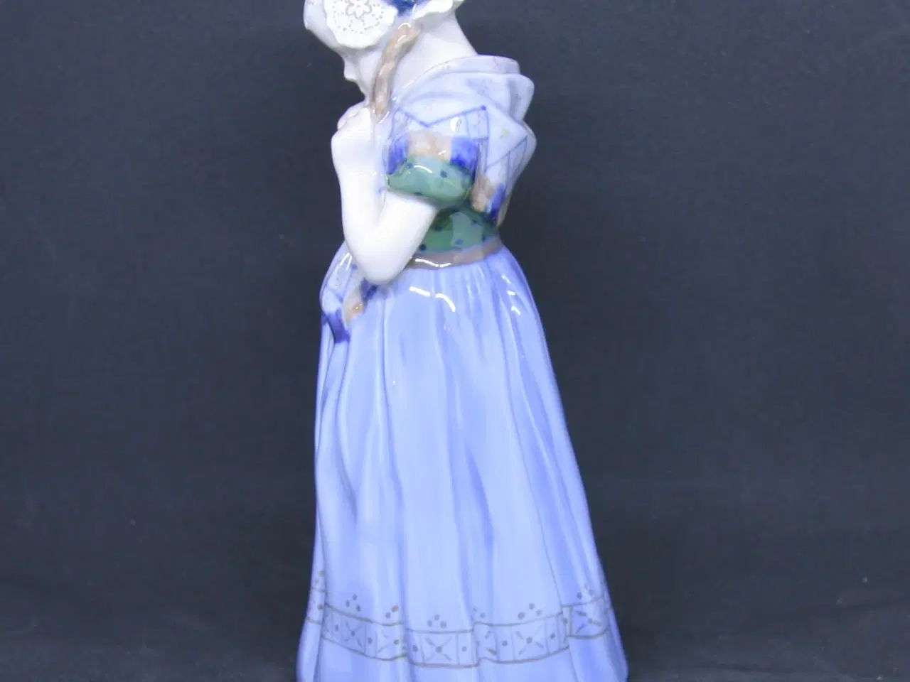 Billede 4 - Royal Copenhagen Porcelænsfigur Bornholmerpige 