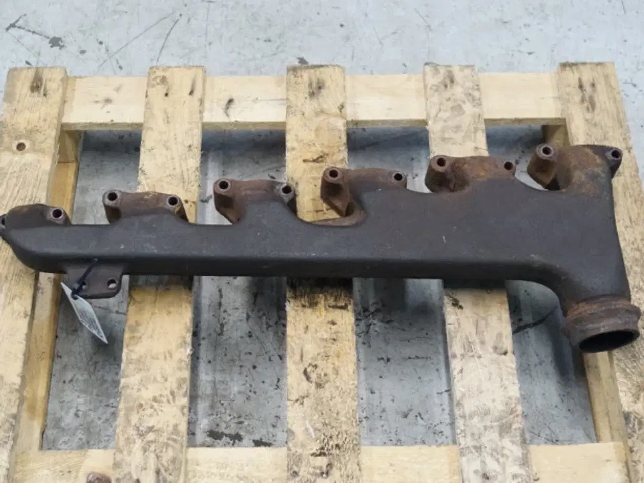 Billede 13 - John Deere 3040 Udstødningsmanifold R80982