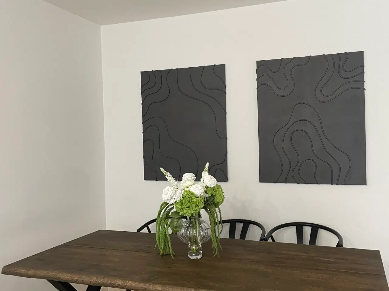 Billede 1 - Plankebord med tilhørende bænk og 3 stole