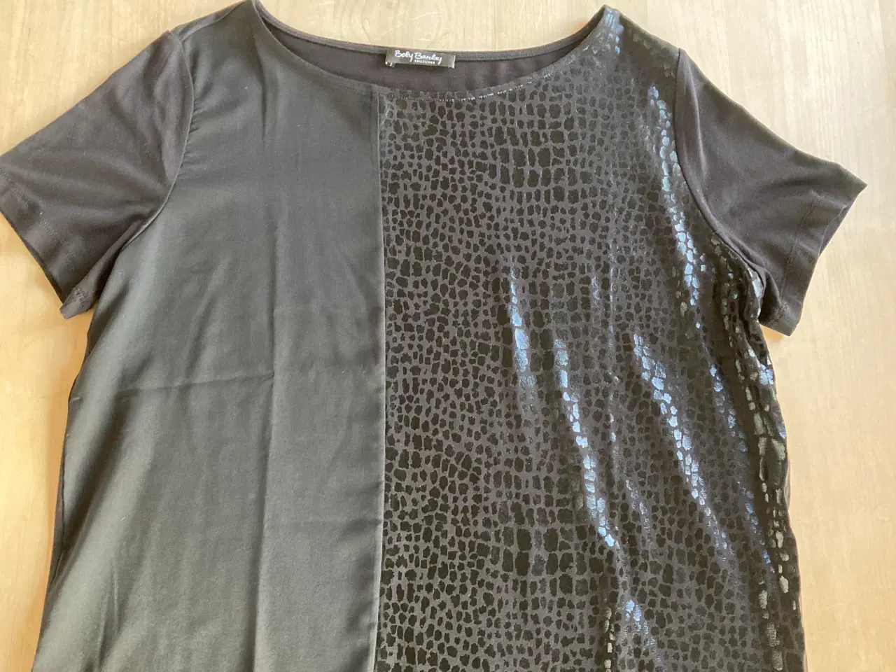 Billede 1 - Sort kortærmet bluse fra Betty Barclay, str. 42