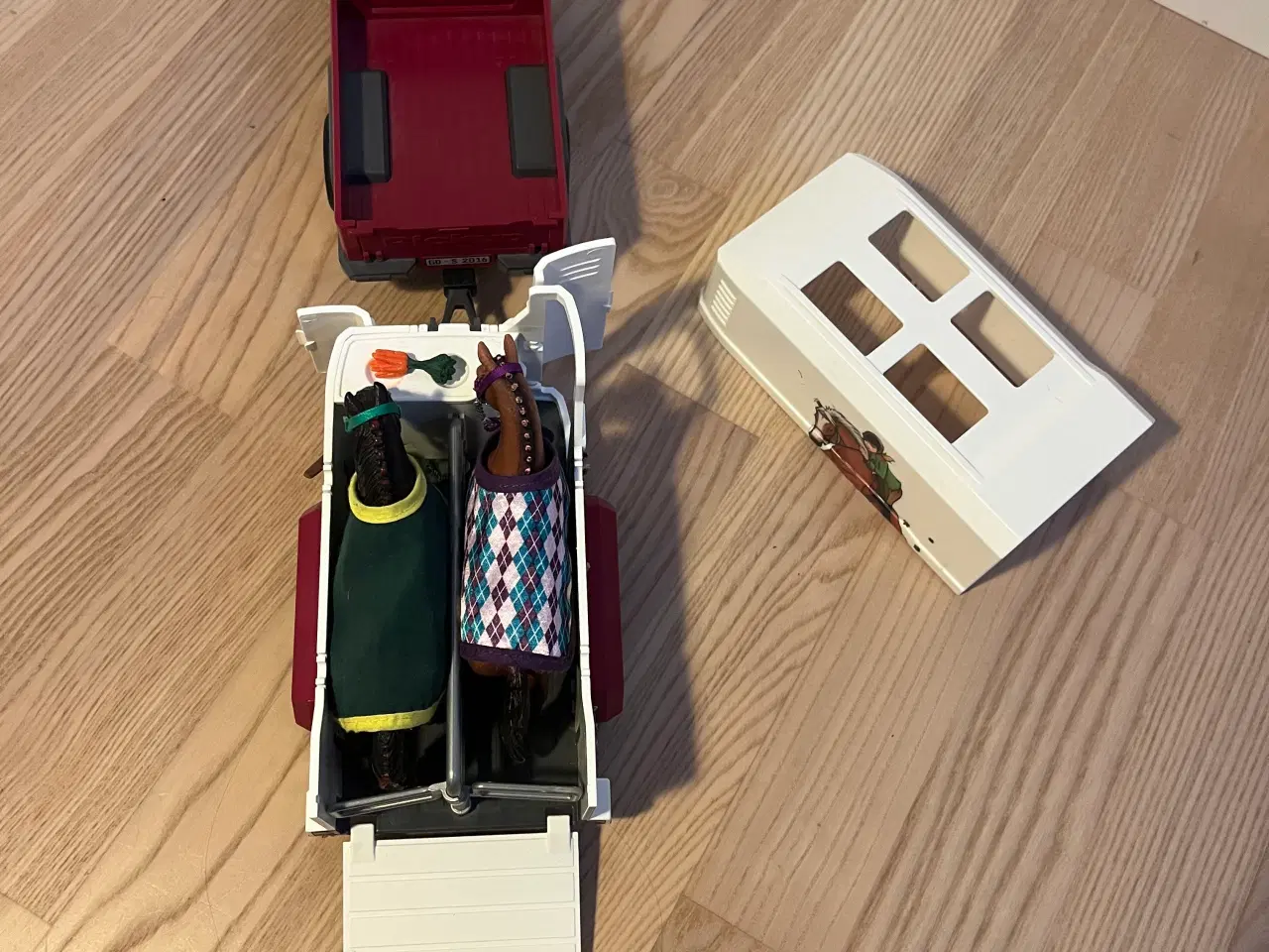 Billede 2 - Schleich hestetrailer og bil 