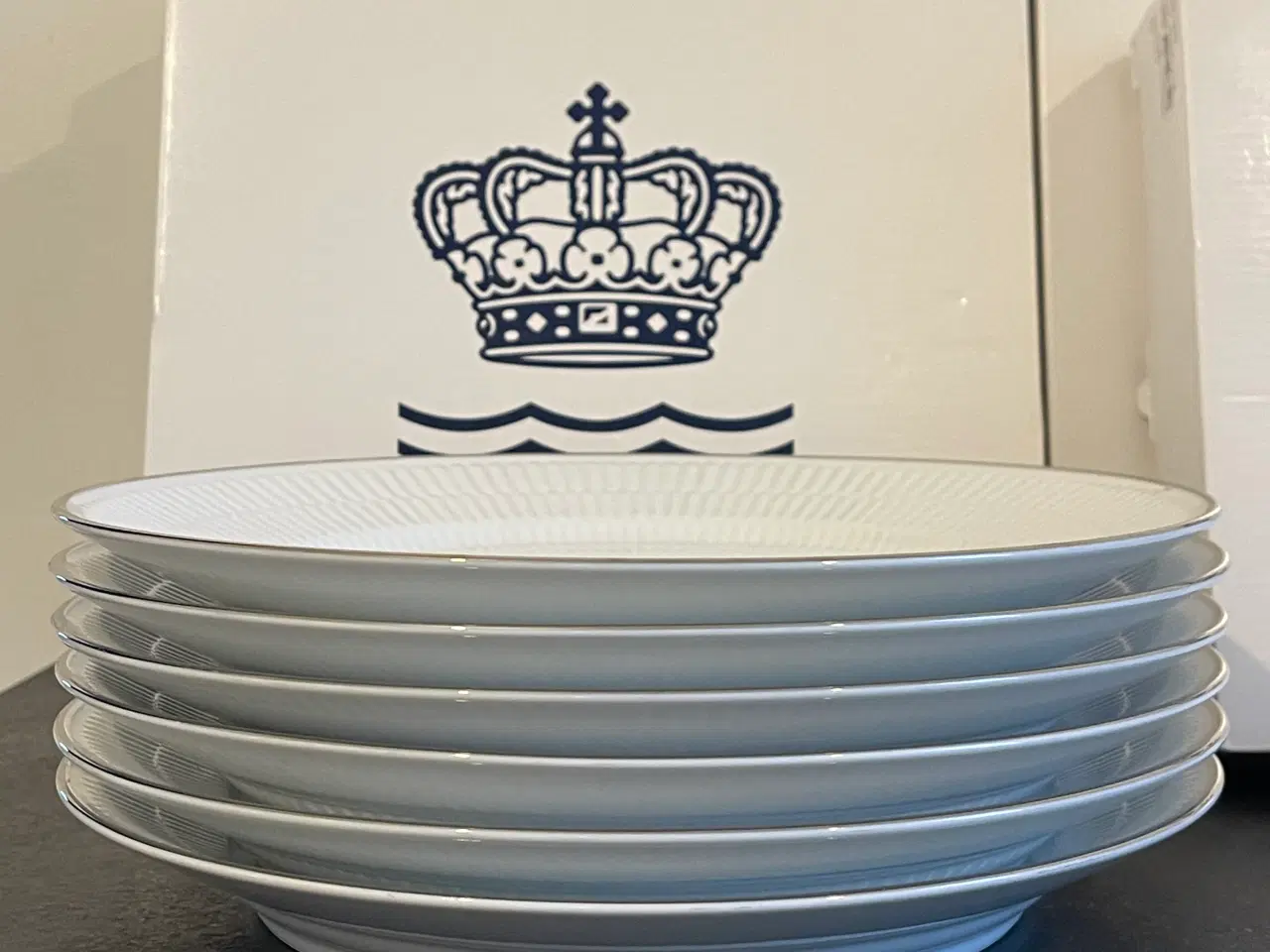 Billede 3 - Royal Copenhagen Hvid Riflet tallerkner m. platin