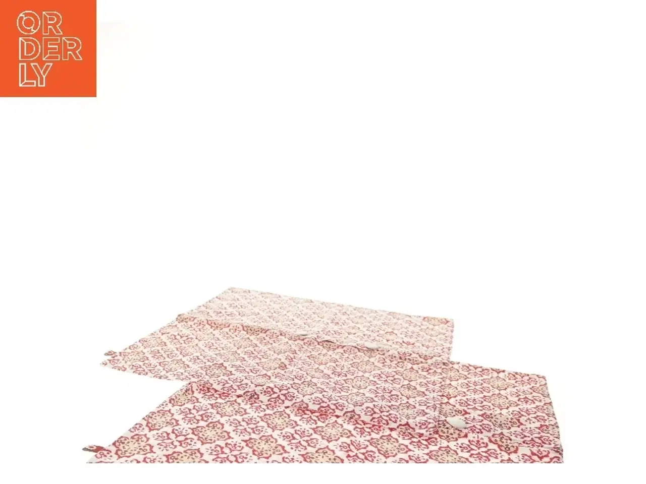 Billede 2 - Sæt af røde mønstrede stofstykker (str. 2 styk, 47x50 cm)