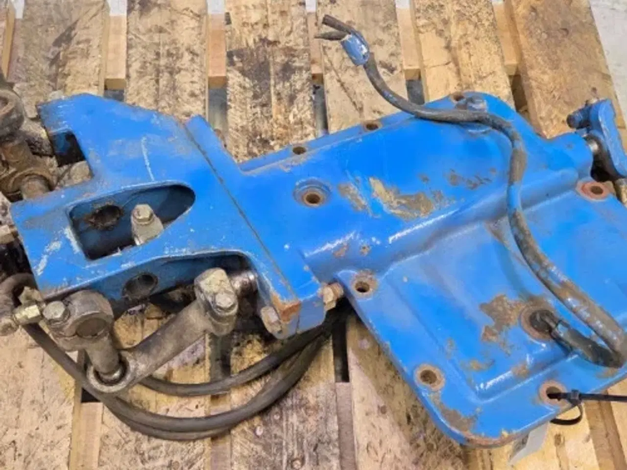 Billede 7 - Ford 8210 Dæksel E4NN7488AA