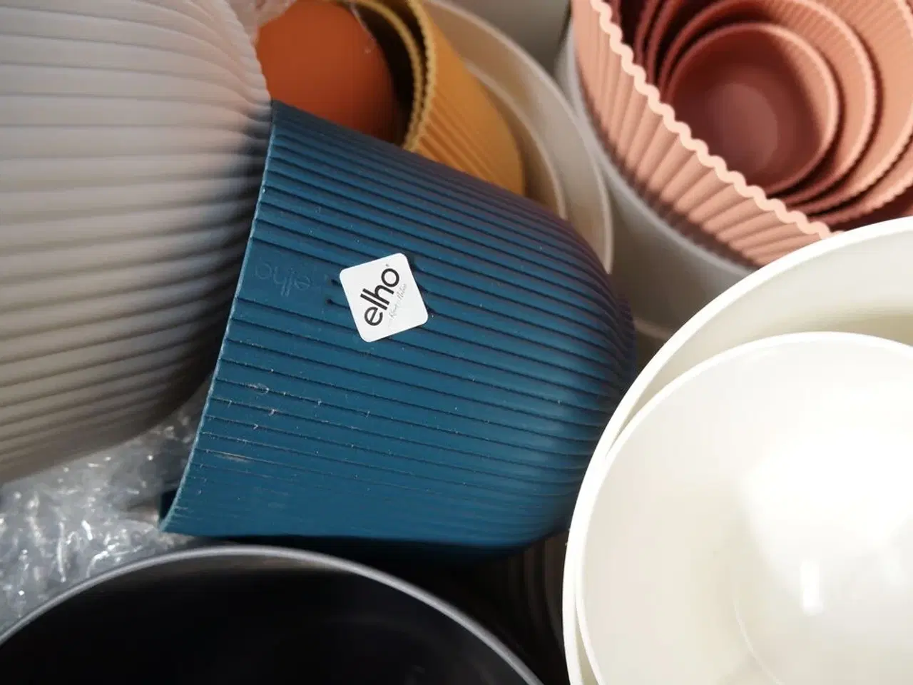 Billede 4 - Palle med diverse plasticpotter