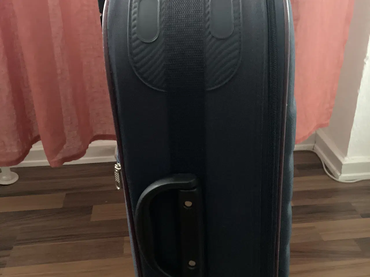 Billede 2 - Marineblå kuffert 