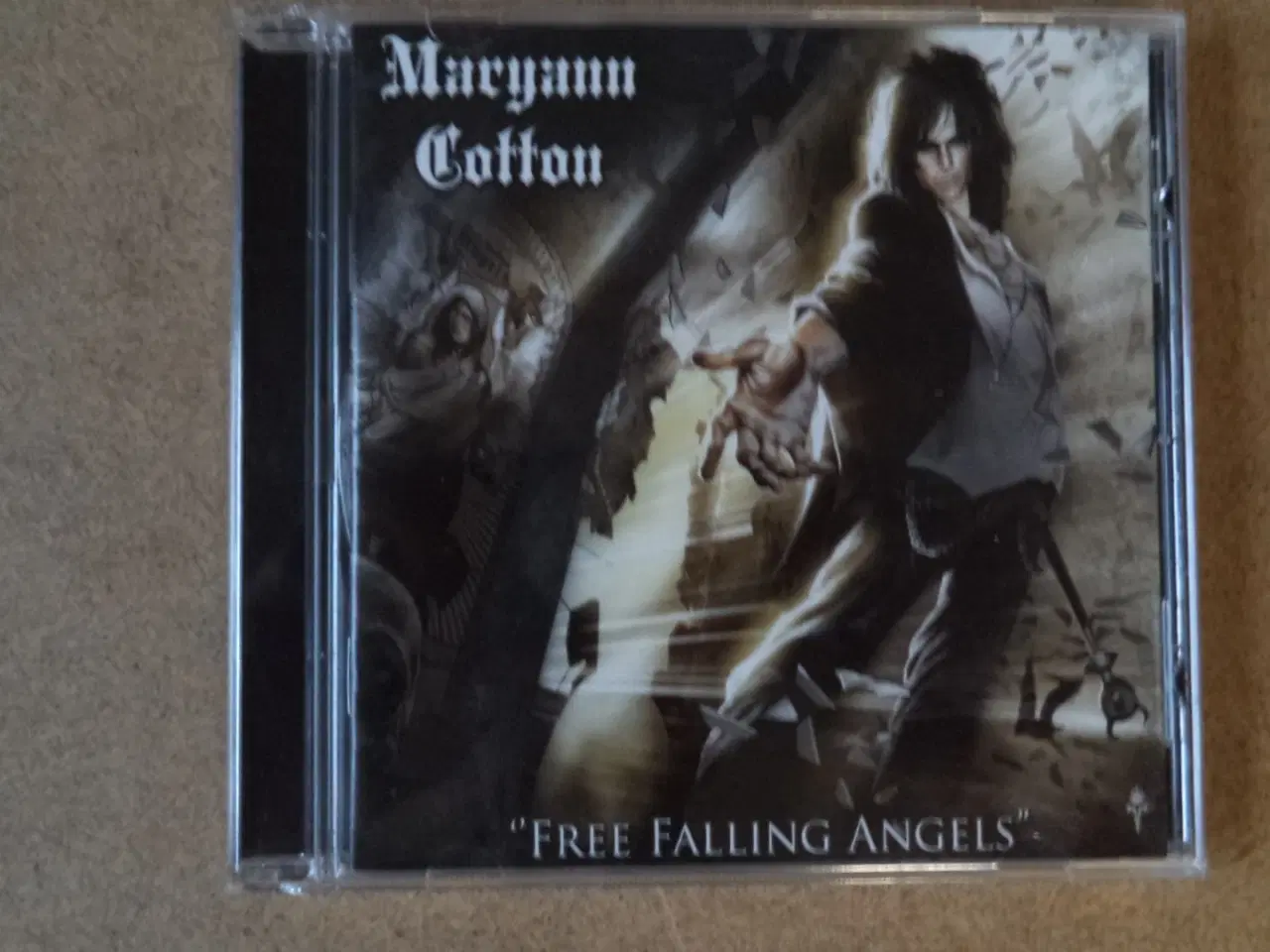 Billede 1 - Maryann Cotton ** Free Falling Angels             